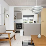 6 Person In Sjolund-by Traum