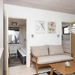 6 Person In Sjolund-by Traum *