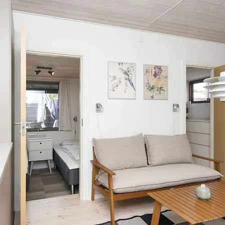 6 Person In Sjolund-by Traum *