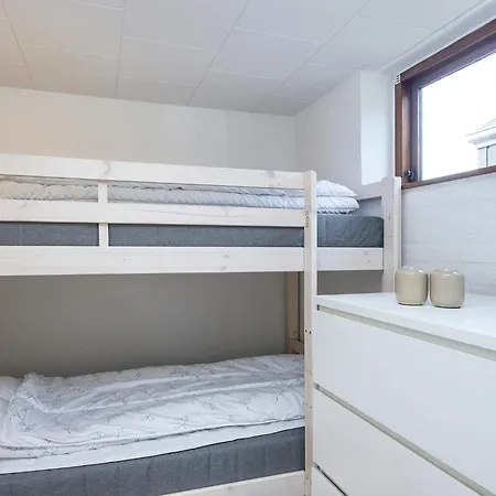 6 Person In Sjolund-by Traum Sjolund